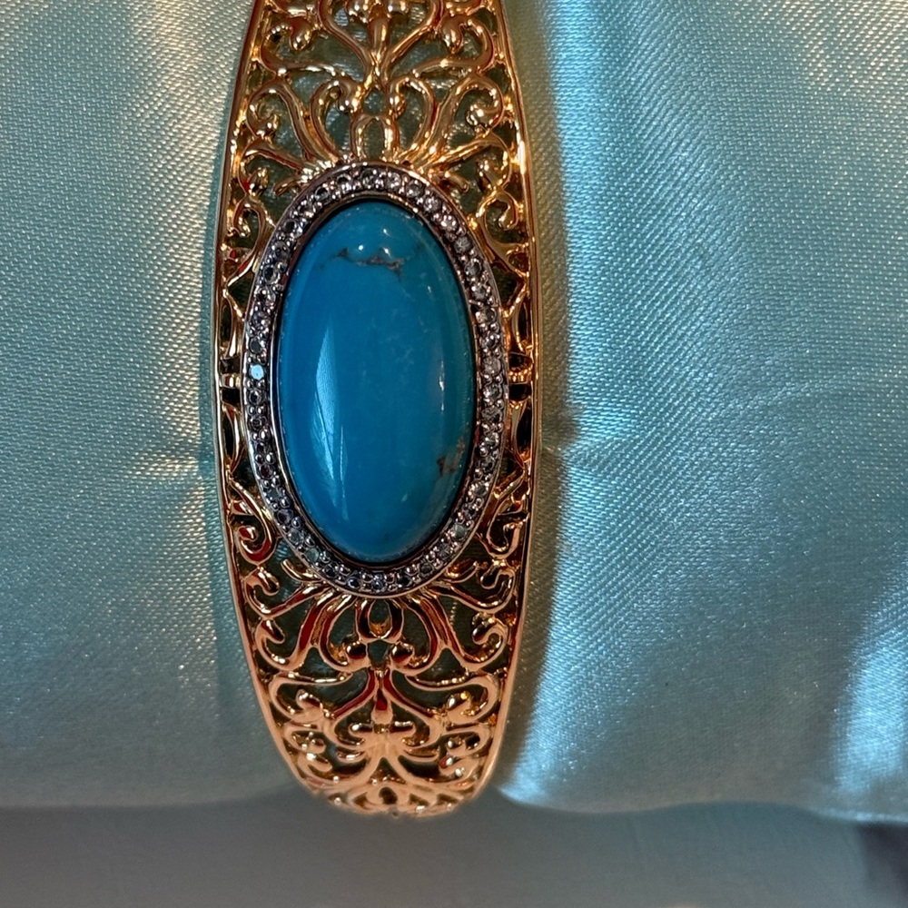 Elegant Gold and Blue Stone Bracelet